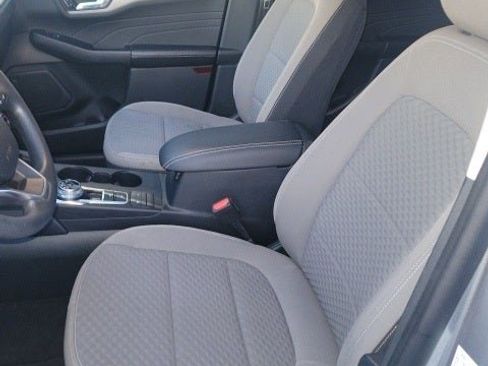 Used 2021 Ford Escape SE image 8