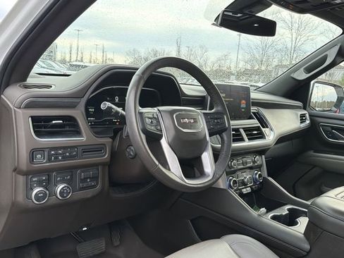 Used 2022 GMC Yukon SLT w/ SLT Premium Package image 15