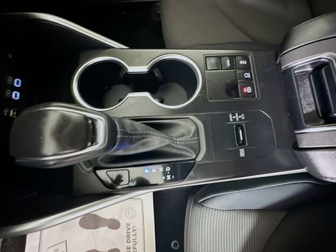 Used 2024 Toyota Highlander LE image 22