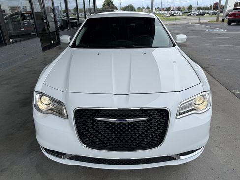 Used 2019 Chrysler 300 Touring L w/ Quick Order Package 2EF RWD image 2