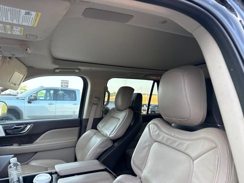 Used 2022 Lincoln Navigator Reserve AWD/4WD image 17