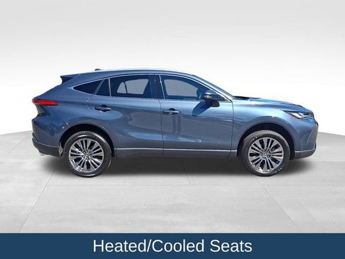 Used 2023 Toyota Venza XLE AWD/4WD image 9