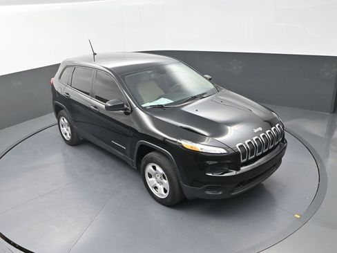 Used 2017 Jeep Cherokee Sport image 14