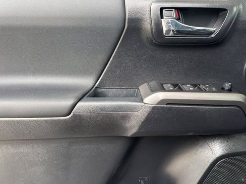 Used 2021 Toyota Tacoma TRD Off-Road w/ TRD Premium Off Road Package image 11