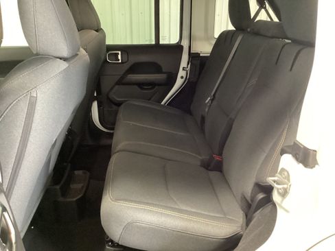 Used 2025 Jeep Wrangler Unlimited Sahara w/ Safety Group AWD/4WD image 29