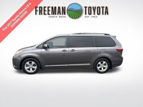 Used 2017 Toyota Sienna LE FWD image 1