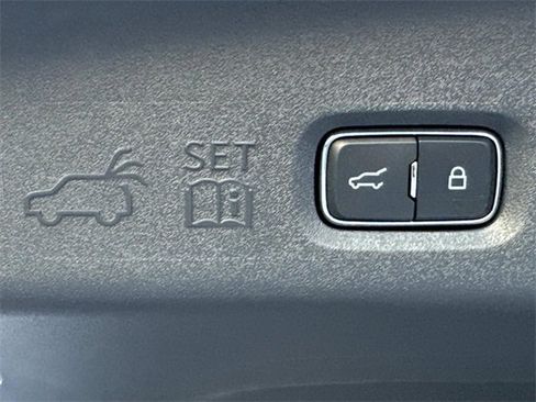 New 2025 Ford Expedition Active image 17