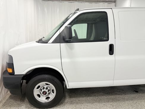 Used 2023 GMC Savana 2500 w/ Driver Convenience Package image 4