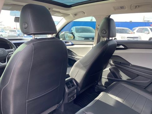 Used 2022 Volkswagen Taos SE FWD image 15