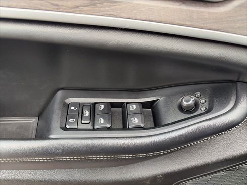 Used 2023 Jeep Grand Cherokee Limited image 24