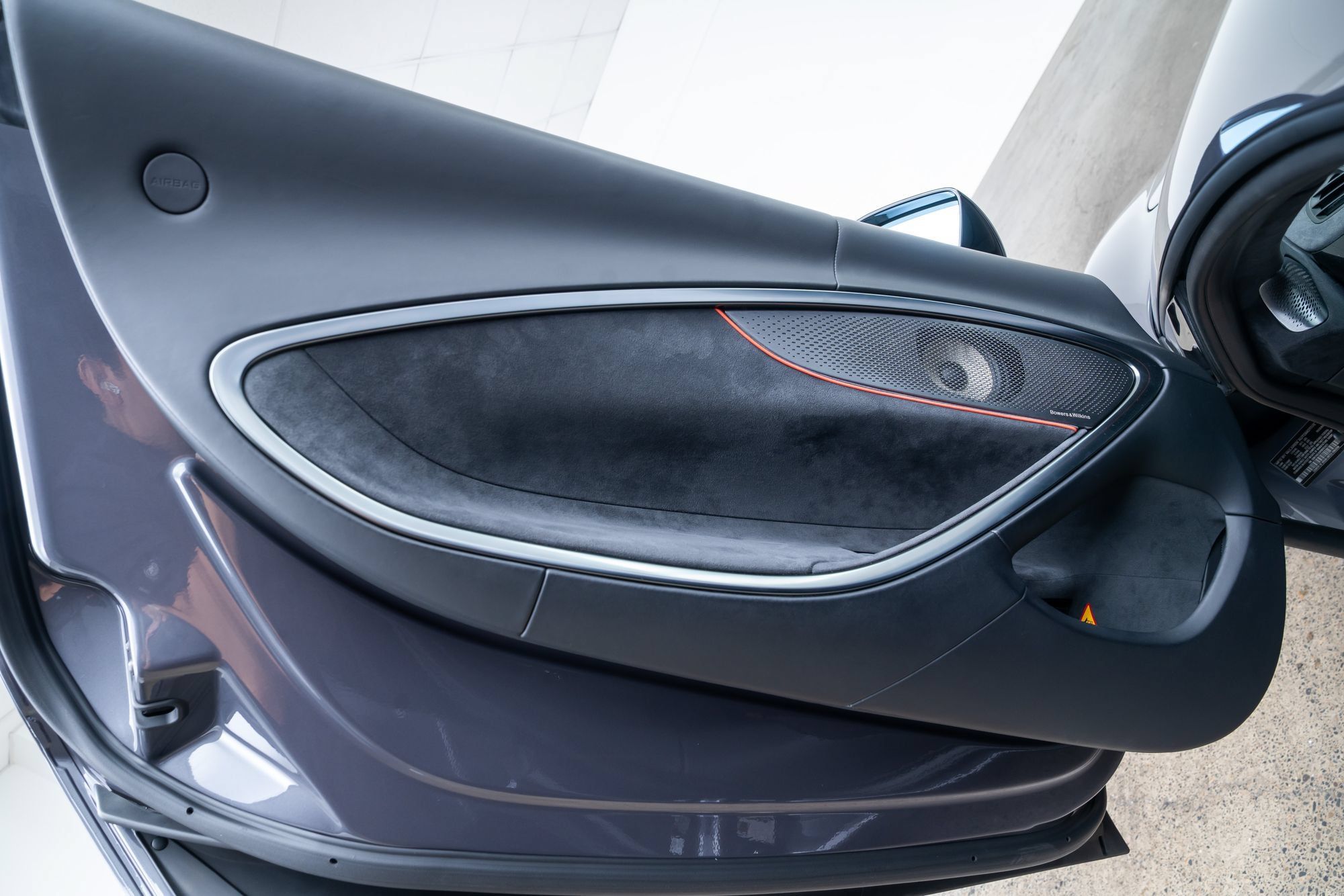 Used 2024 McLaren Artura RWD image 31