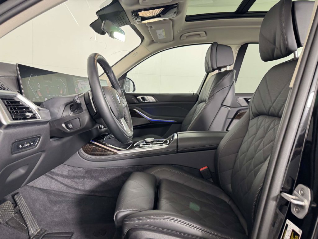 Used 2026 BMW X7 xDrive40i w/ Premium Package AWD/4WD image 4