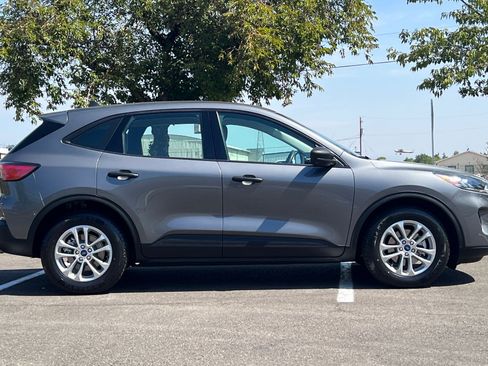 Used 2022 Ford Escape S image 3