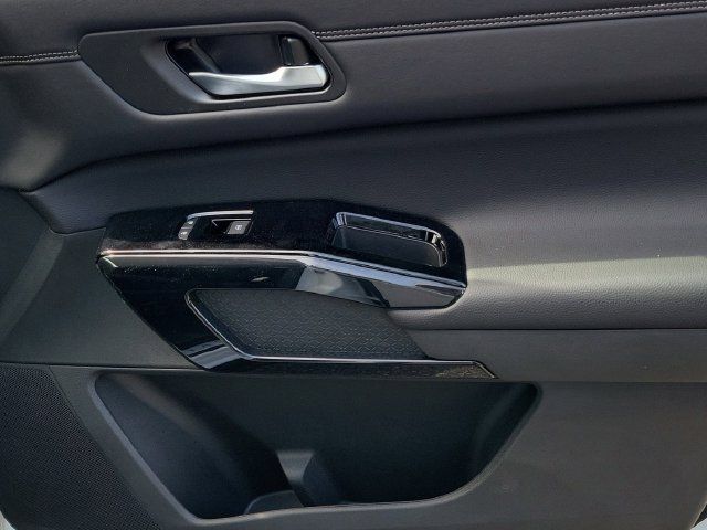 New 2026 Nissan Pathfinder Platinum FWD image 34