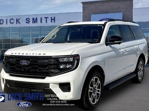 Certified 2025 Ford Expedition Active AWD/4WD image 1