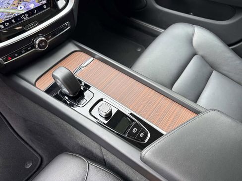 Used 2023 Volvo V60 B5 Cross Country Plus image 25