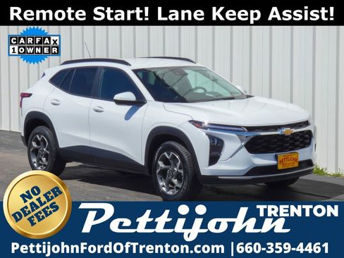 Used 2025 Chevrolet Trax LT image 1