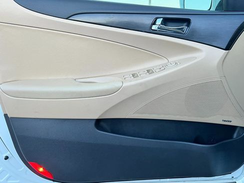 Used 2012 Hyundai Sonata Limited w/ Navigation Pkg image 18