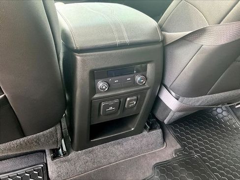 Used 2023 Chevrolet Traverse LT w/ LT Premium Package AWD/4WD image 30