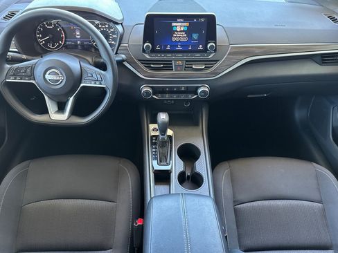 Used 2025 Nissan Altima 2.5 SV FWD image 16