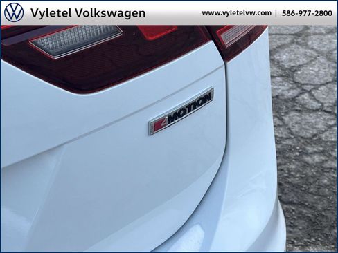 Certified 2021 Volkswagen Tiguan SE w/ Panoramic Sunroof Package image 10