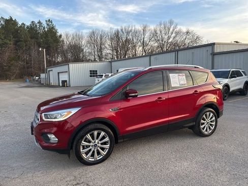 Used 2017 Ford Escape Titanium image 3