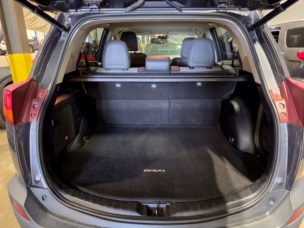 Used 2015 Toyota RAV4 Limited w/ Technology Package AWD/4WD image 8