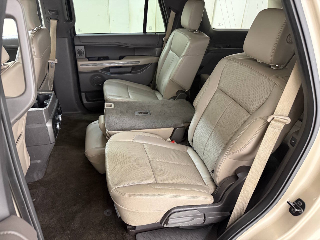 Used 2018 Ford Expedition XLT w/ Equipment Group 202A RWD image 26