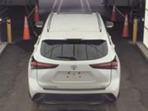 Used 2023 Toyota Highlander XLE FWD image 5
