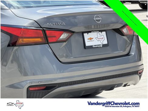Used 2025 Nissan Altima 2.5 SV FWD image 6