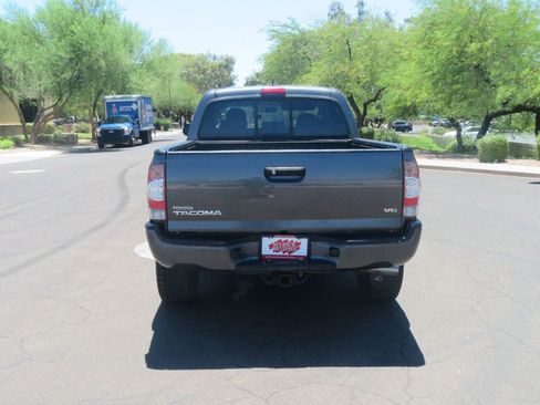 Used 2014 Toyota Tacoma 4x4 Double Cab w/ TRD Sport Package image 12