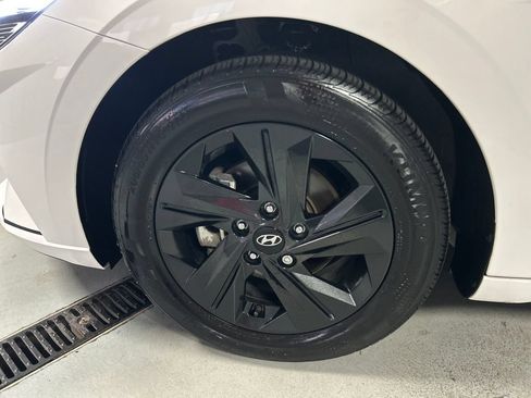 Used 2023 Hyundai Elantra Blue FWD image 9