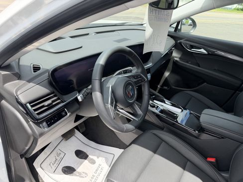 Used 2025 Buick Envision Preferred AWD/4WD image 12