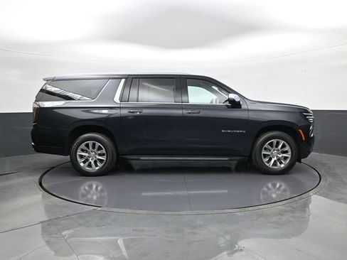 Used 2025 Chevrolet Suburban Premier AWD/4WD image 4