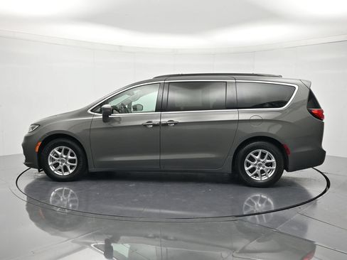 Used 2022 Chrysler Pacifica Touring-L FWD image 8