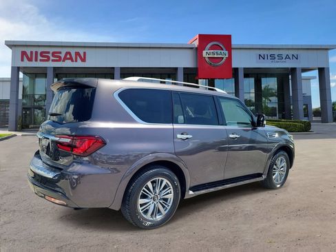Used 2023 INFINITI QX80 Luxe w/ All-Season Package AWD/4WD image 2