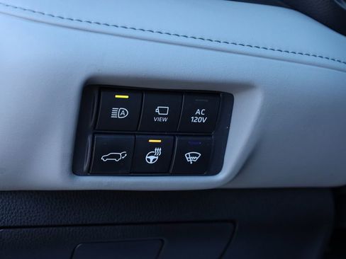 Used 2021 Toyota Highlander Platinum image 24