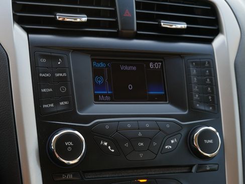 Used 2013 Ford Fusion SE FWD image 22
