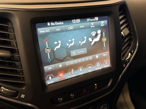 Used 2023 Jeep Cherokee Altitude Lux AWD/4WD image 15