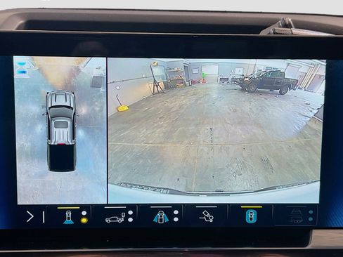 Used 2023 Chevrolet Silverado 1500 LT AWD/4WD image 9