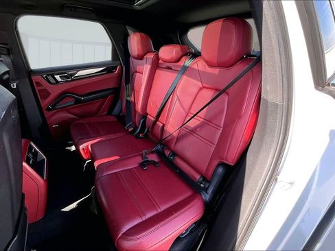 Used 2022 Porsche Cayenne image 20