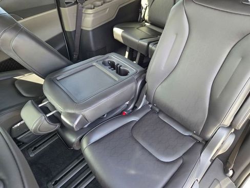 New 2026 Kia Carnival EX FWD image 18