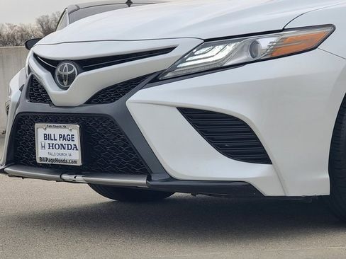 Used 2019 Toyota Camry XSE image 3