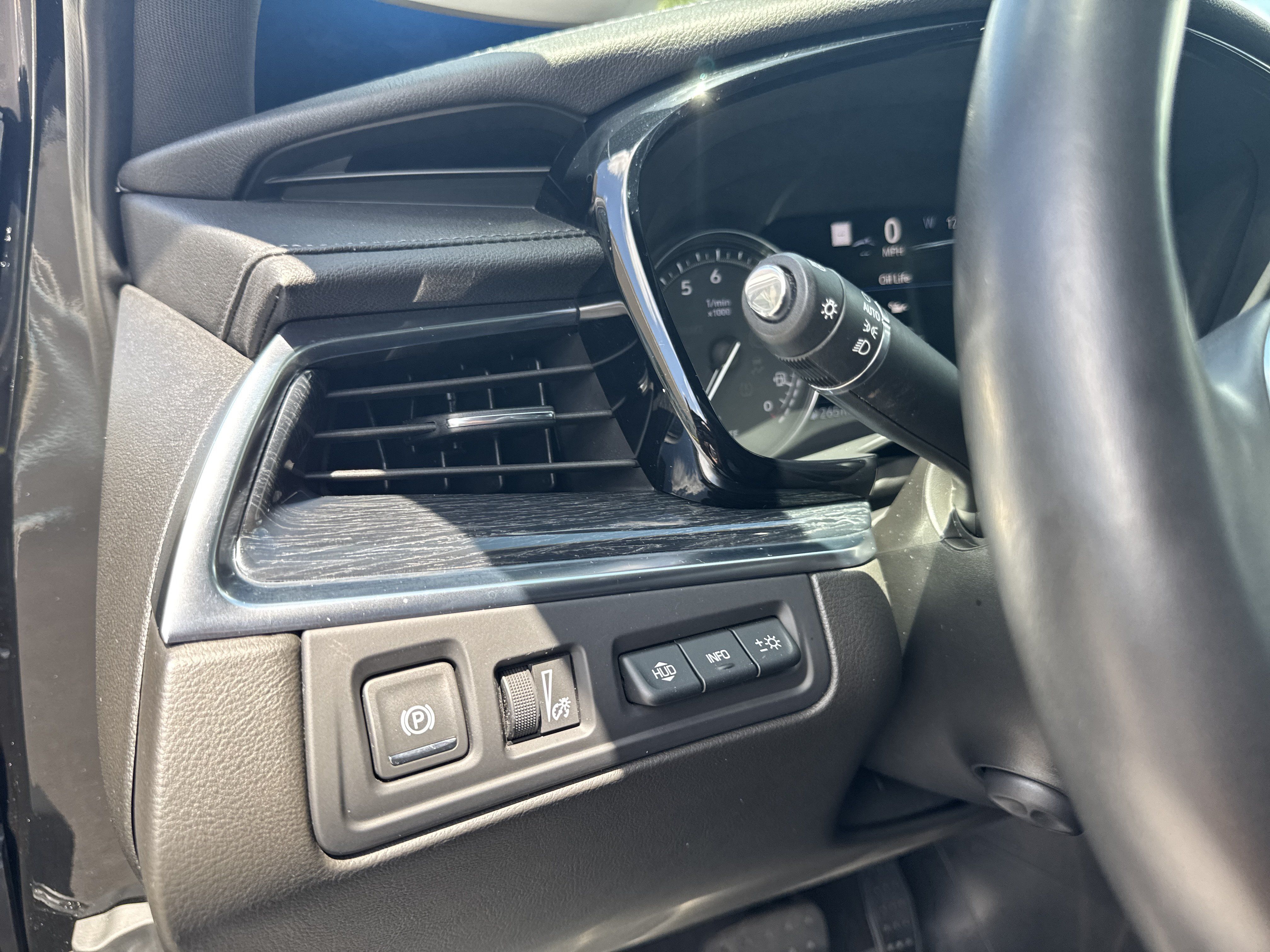 Certified 2024 Cadillac XT5 Premium Luxury w/ Technology Package FWD image 32