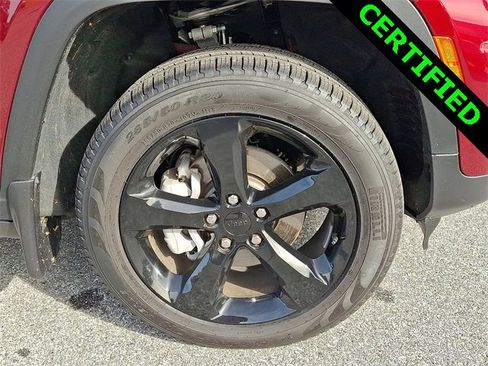 Used 2025 Jeep Grand Cherokee Limited w/ Black Appearance Package image 8