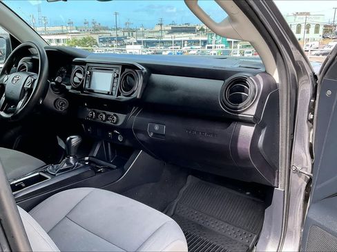 Used 2018 Toyota Tacoma SR RWD image 23
