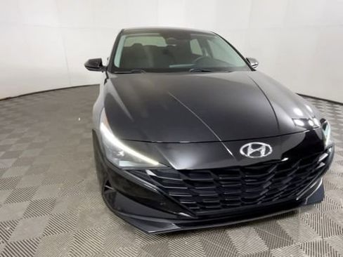 Used 2021 Hyundai Elantra SE FWD image 13
