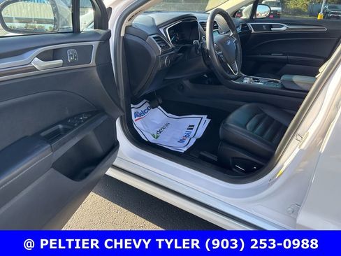 Used 2019 Ford Fusion SEL image 11