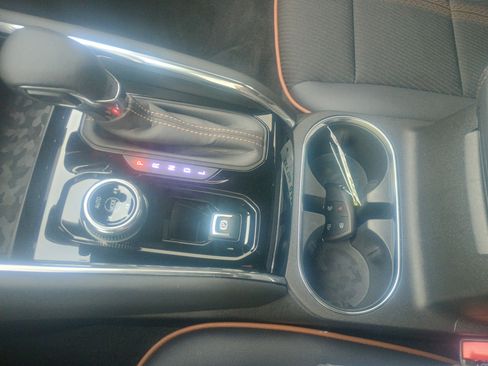 Used 2024 GMC Canyon AT4 w/ Technology Package image 24