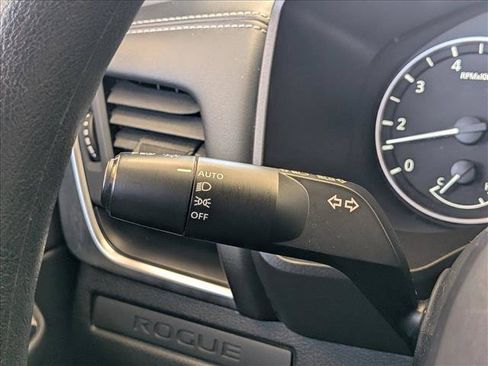 Used 2024 Nissan Rogue S FWD image 15
